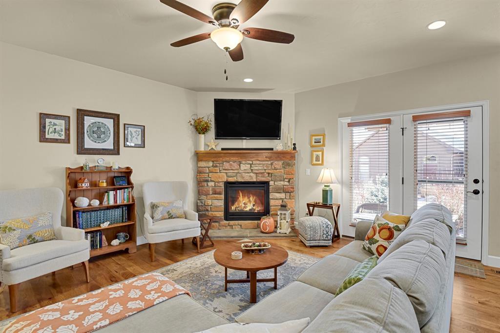 Image 13 of 45: Living Room