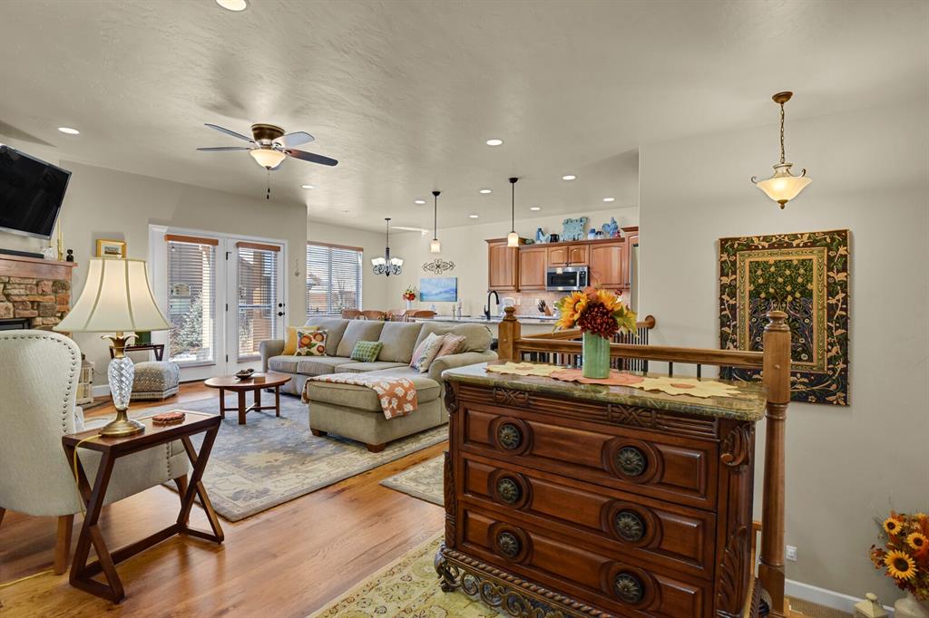 Image 15 of 45: Living Room