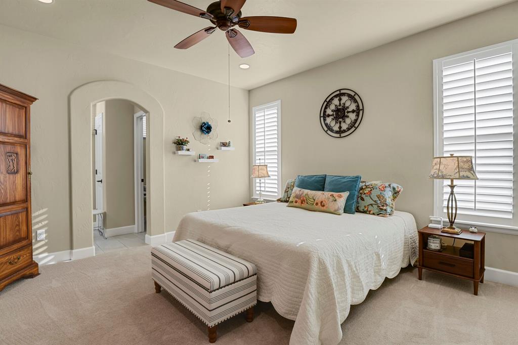 Image 16 of 45: Bedroom