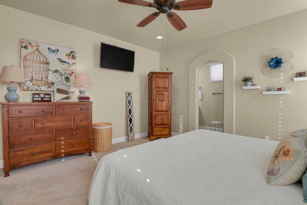 Image 17 of 45: Bedroom