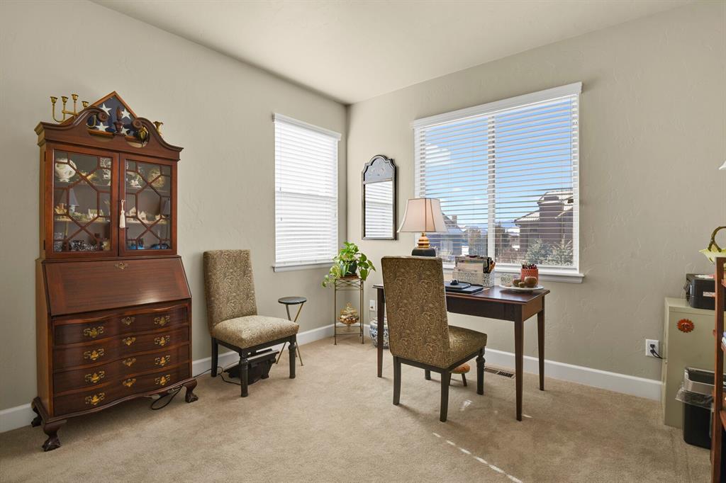 Image 21 of 45: Office