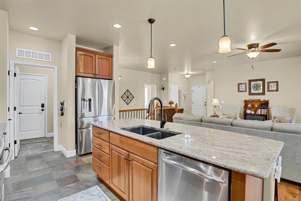 Image 4 of 45: Kitchen