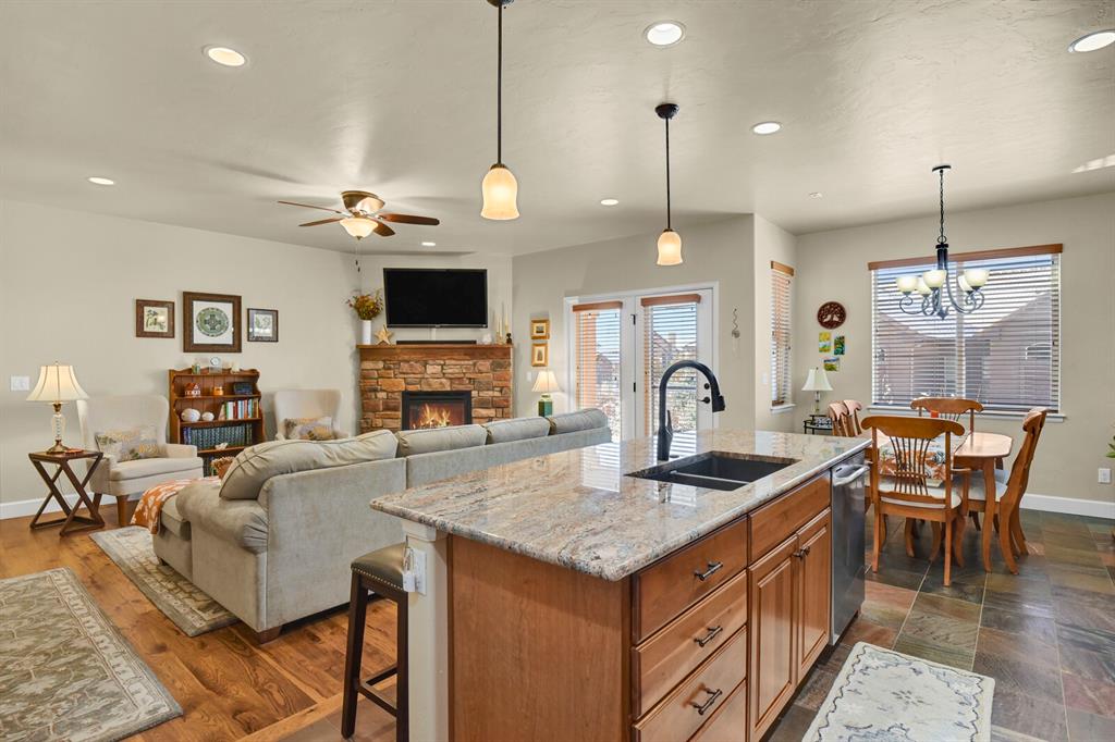 Image 5 of 45: Kitchen