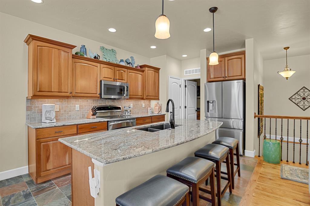 Image 7 of 45: Kitchen