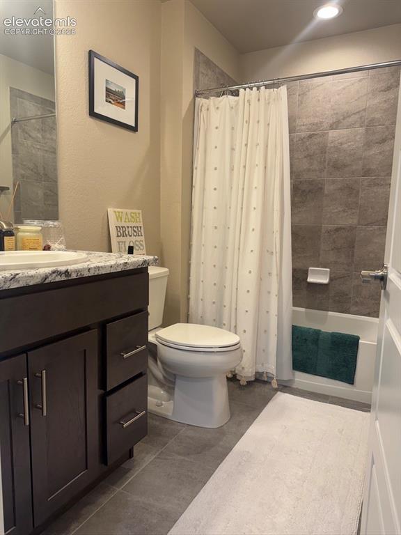 Image 17 of 19: Bathroom