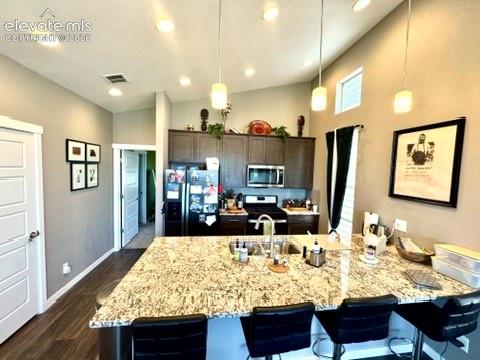 Image 6 of 19: Kitchen