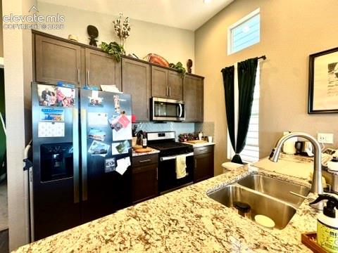Image 7 of 19: Kitchen