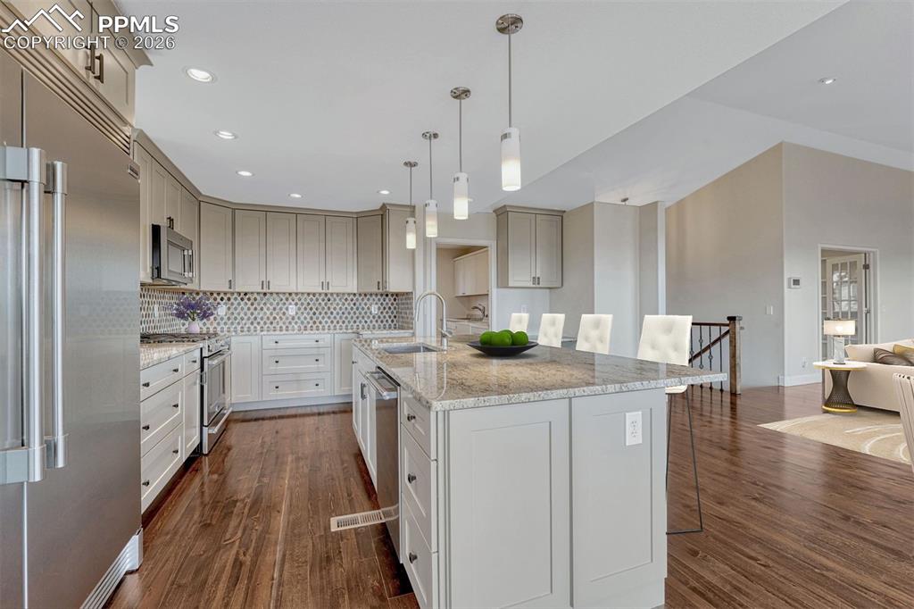 Image 12 of 50: Kitchen