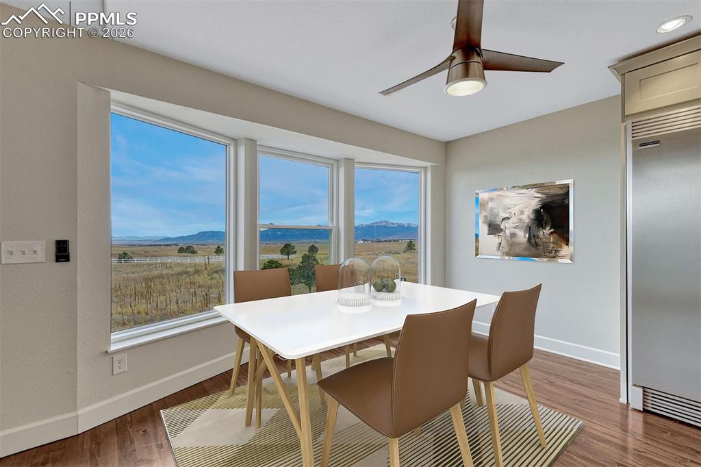 Image 14 of 50: Dining Area