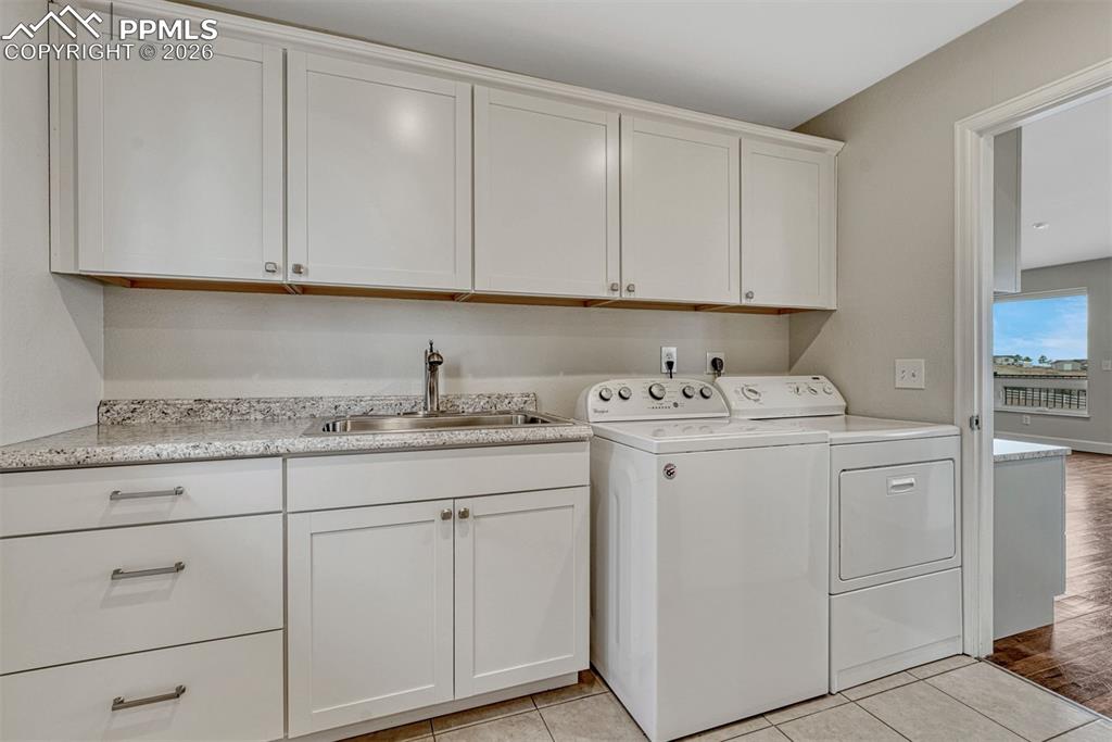 Image 36 of 50: Laundry