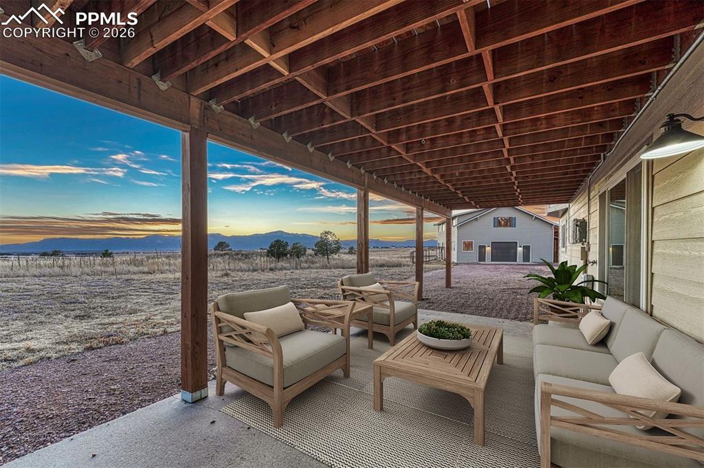 Image 7 of 50: Patio