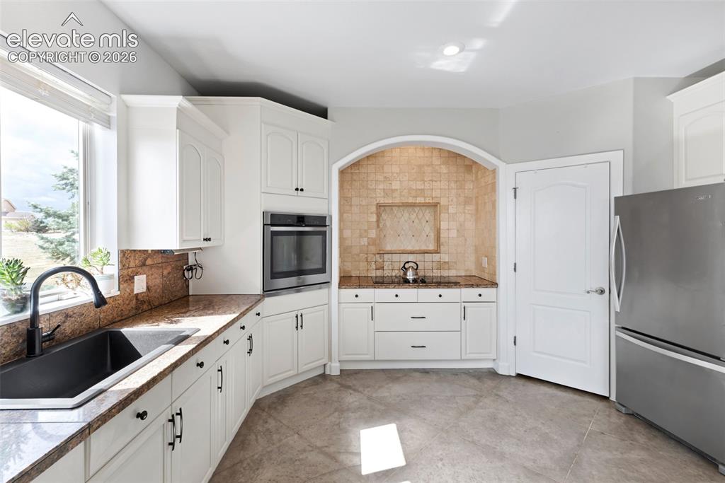 Image 12 of 48: Kitchen