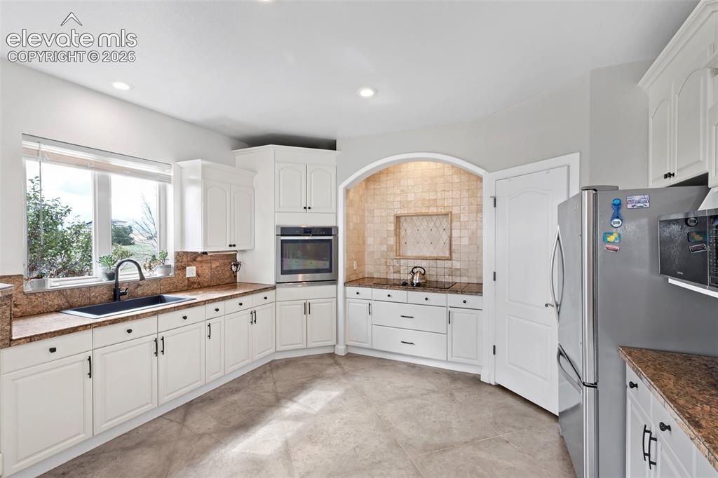 Image 13 of 48: Kitchen