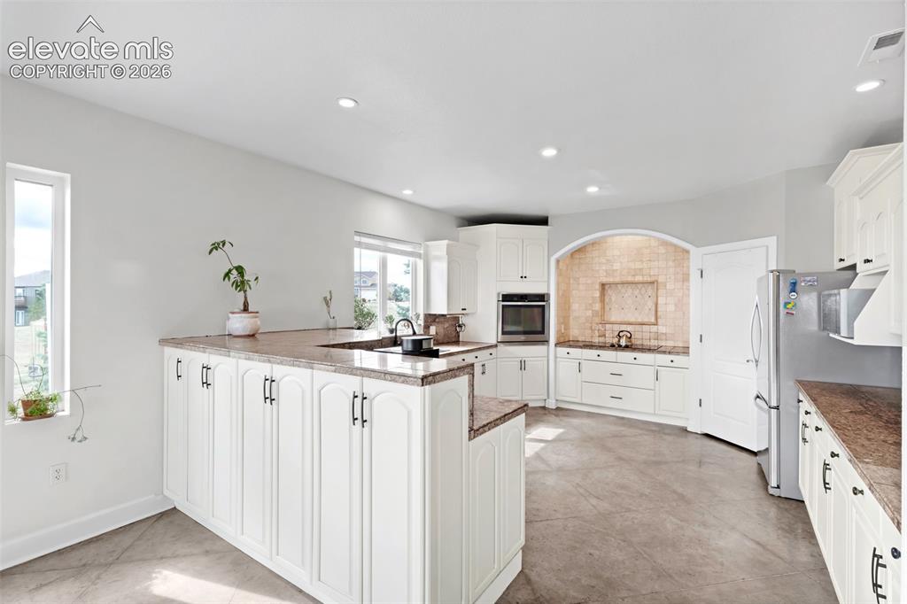 Image 17 of 48: Kitchen