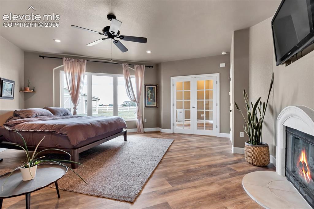 Image 21 of 48: Master Bedroom