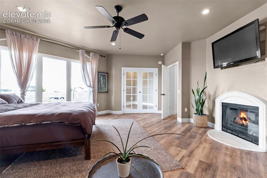 Image 22 of 48: Master Bedroom