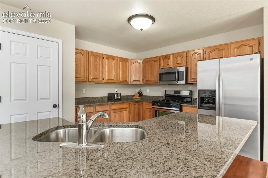 Image 11 of 50: Kitchen