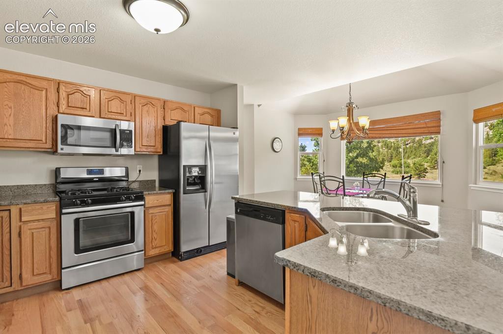 Image 12 of 50: Kitchen