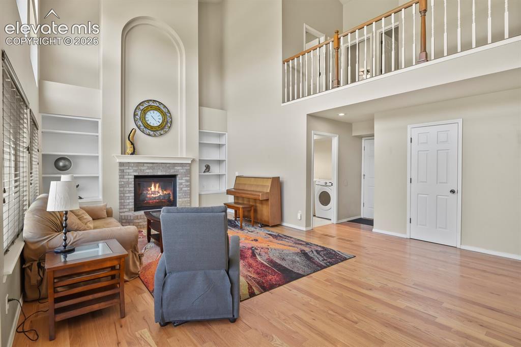 Image 17 of 50: Living Room