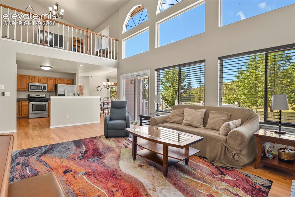 Image 18 of 50: Living Room