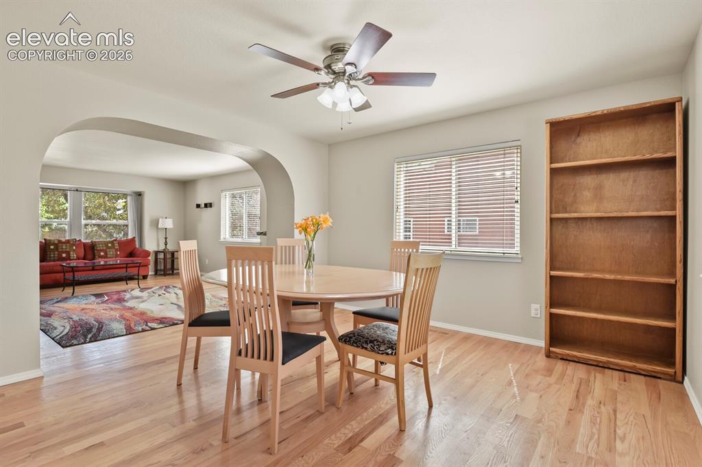 Image 8 of 50: Dining Area