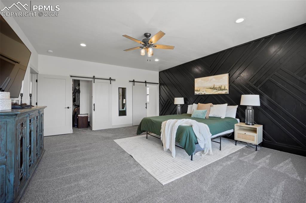 Image 18 of 45: Bedroom