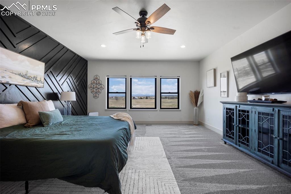 Image 20 of 45: Bedroom