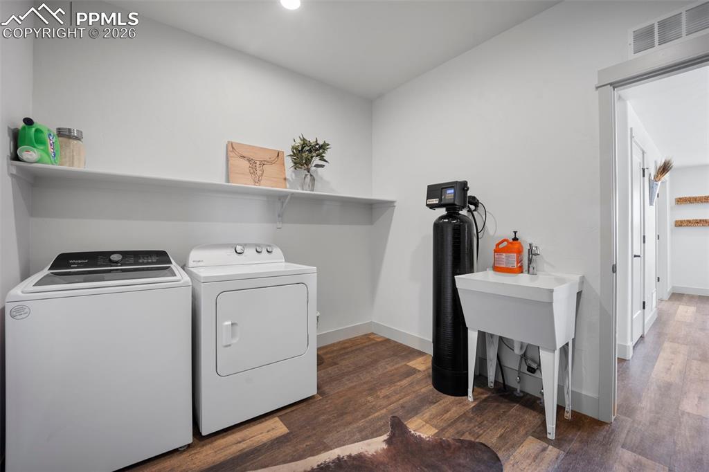 Image 23 of 45: Laundry