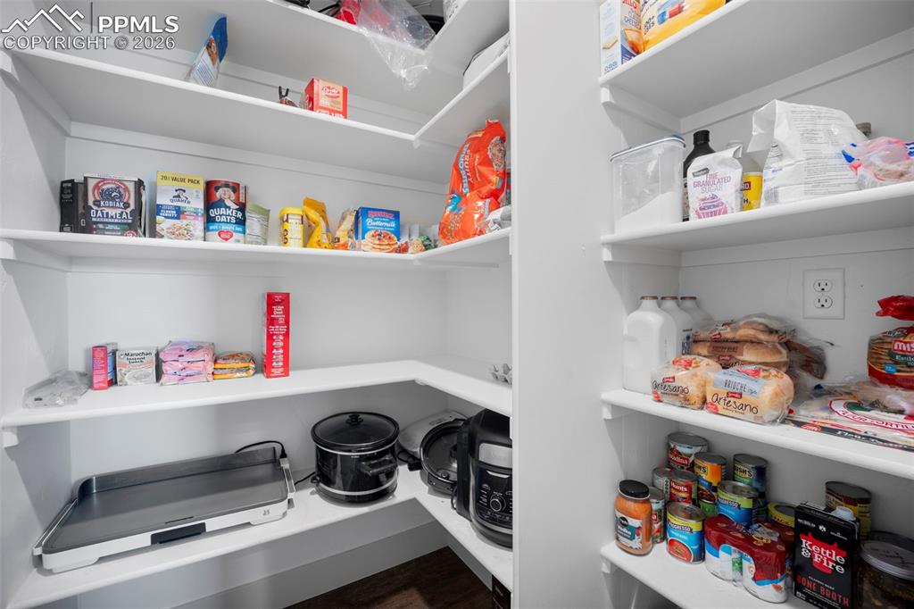 Image 24 of 45: Pantry