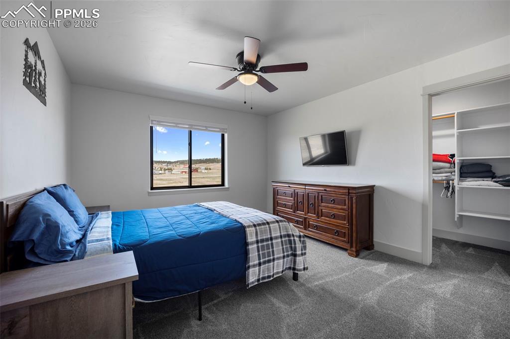 Image 37 of 45: Bedroom