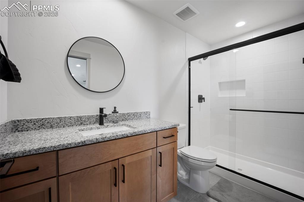 Image 38 of 45: Bathroom