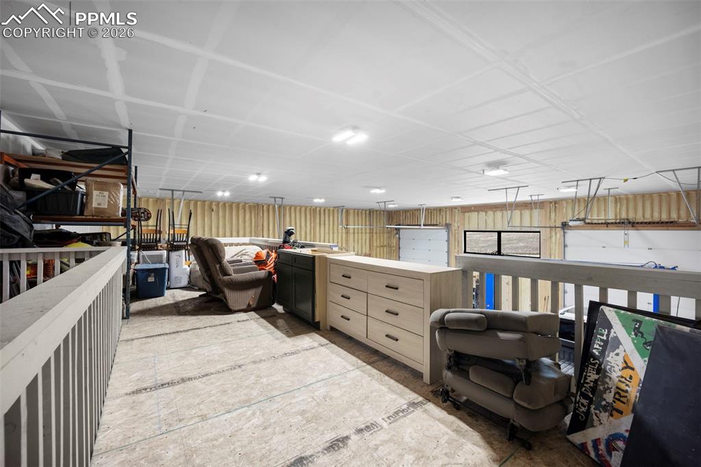 Image 39 of 45: Office