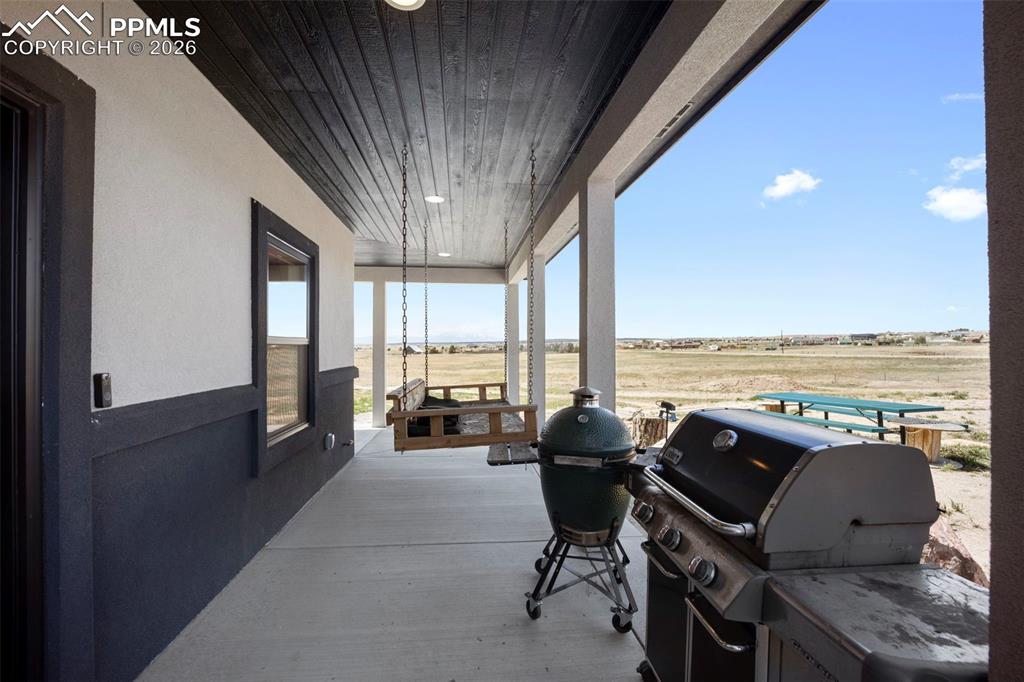 Image 40 of 45: Patio