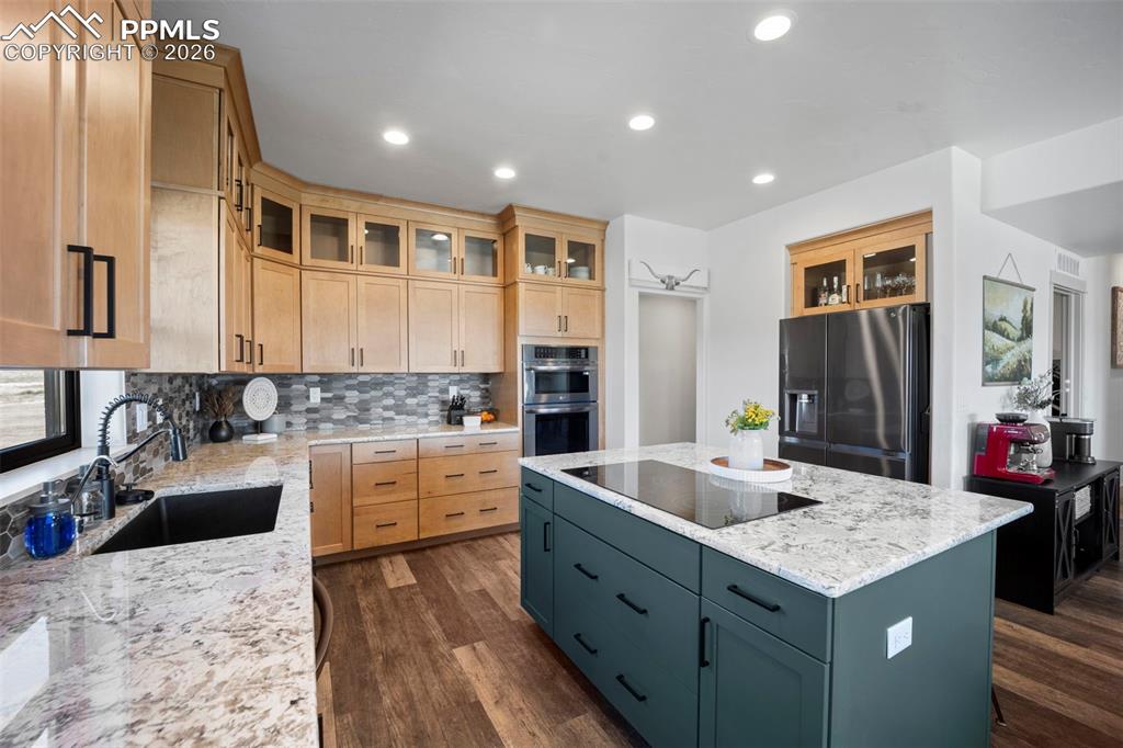 Image 8 of 45: Kitchen