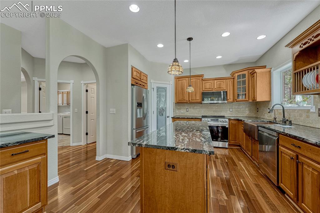 Image 12 of 50: Kitchen