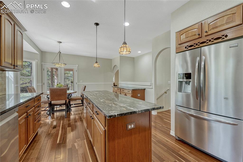 Image 13 of 50: Kitchen