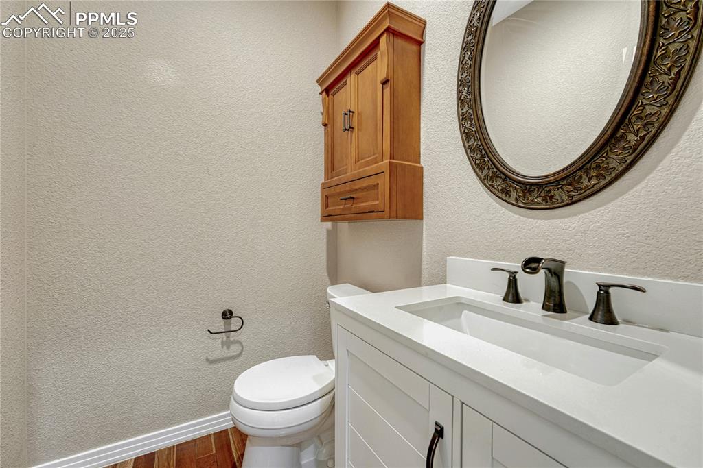 Image 16 of 50: Bathroom