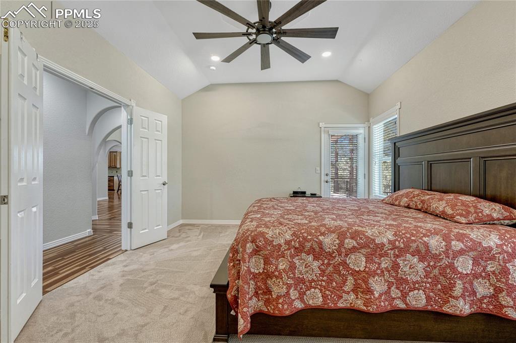 Image 17 of 50: Bedroom