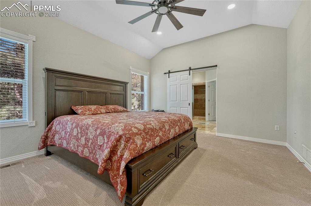 Image 19 of 50: Bedroom