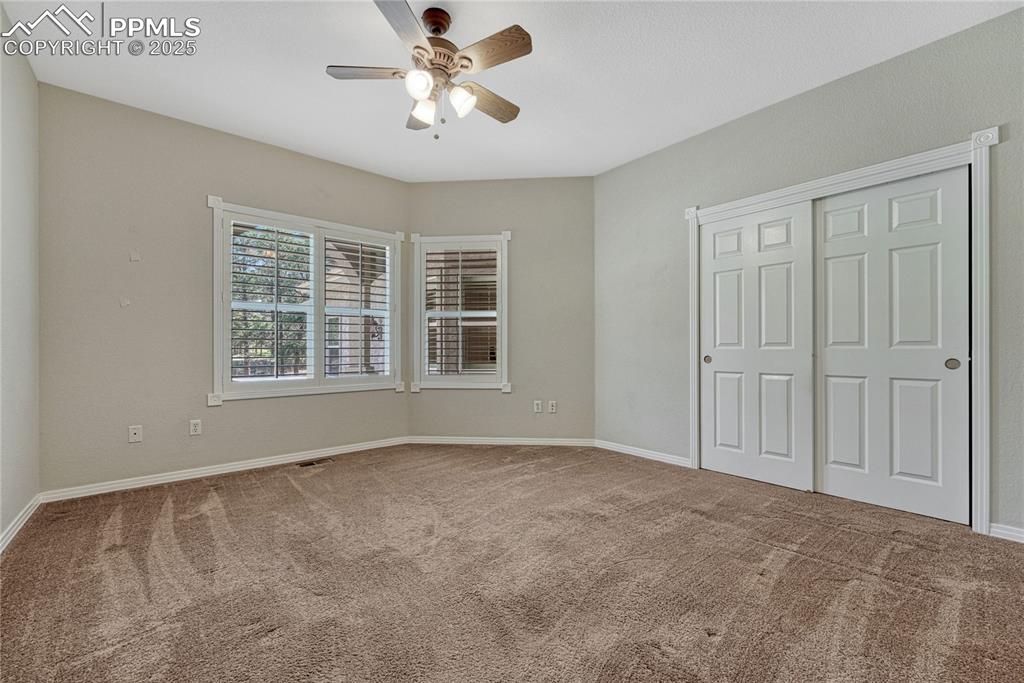 Image 25 of 50: Bedroom