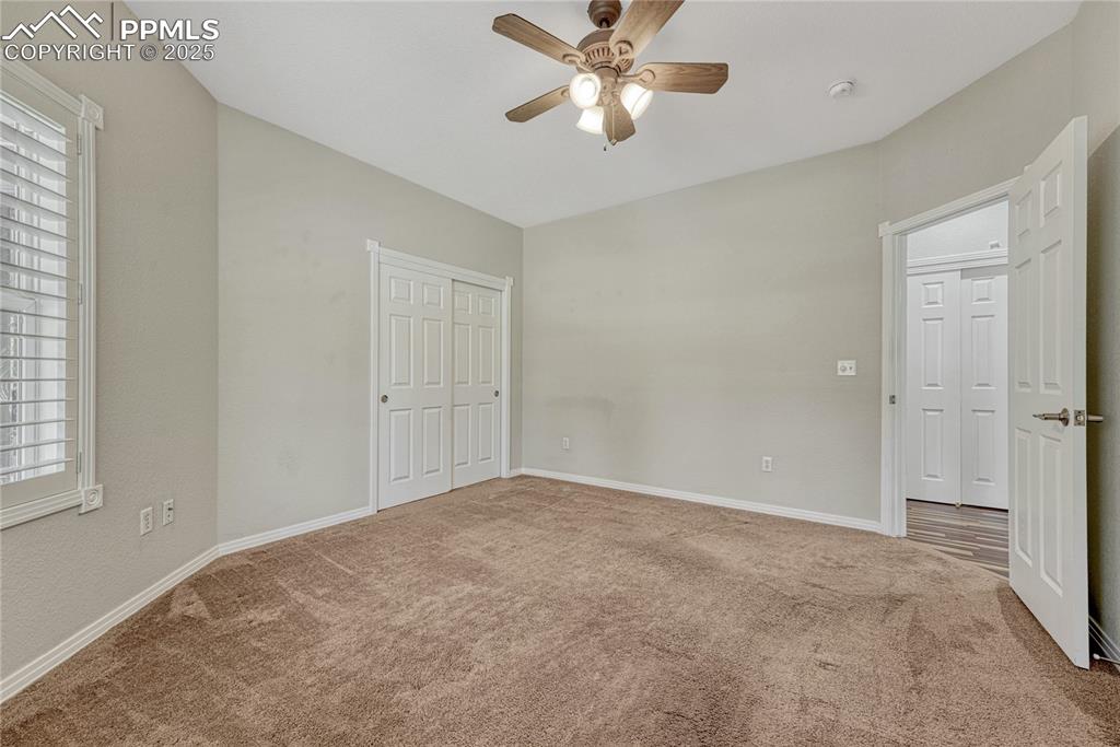 Image 26 of 50: Bedroom