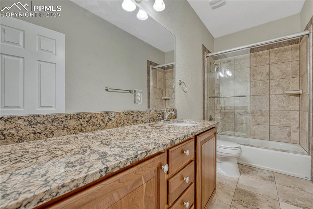 Image 27 of 50: Bathroom