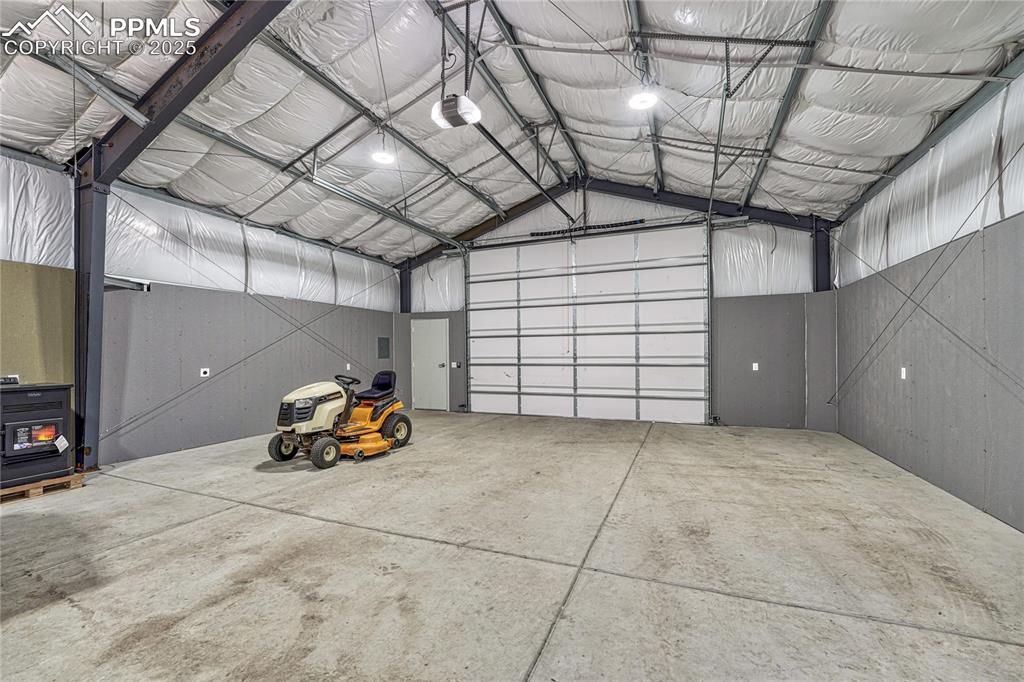 Image 3 of 50: Garage