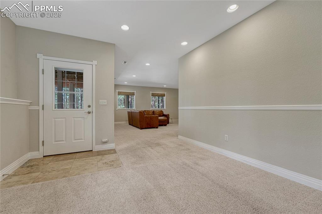 Image 34 of 50: Entry