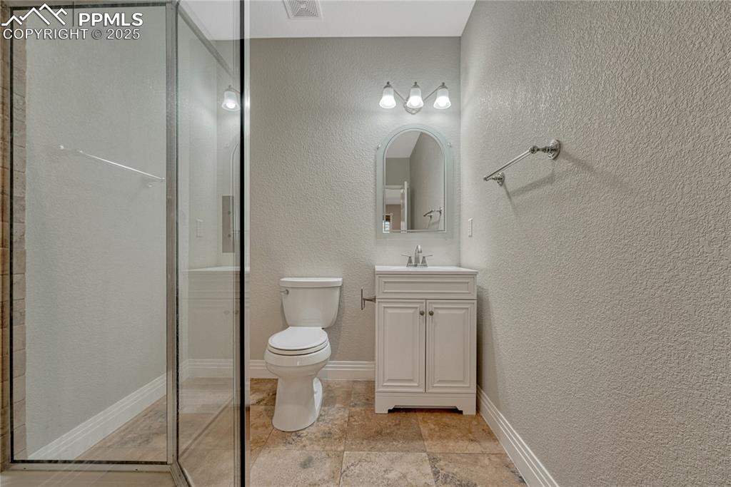 Image 38 of 50: Bathroom