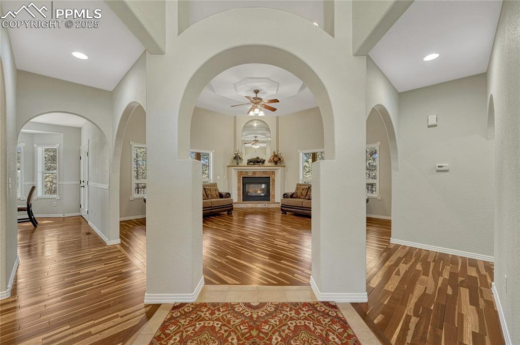 Image 4 of 50: Entry