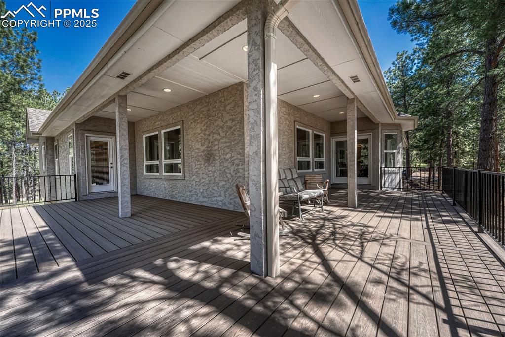 Image 44 of 50: Deck