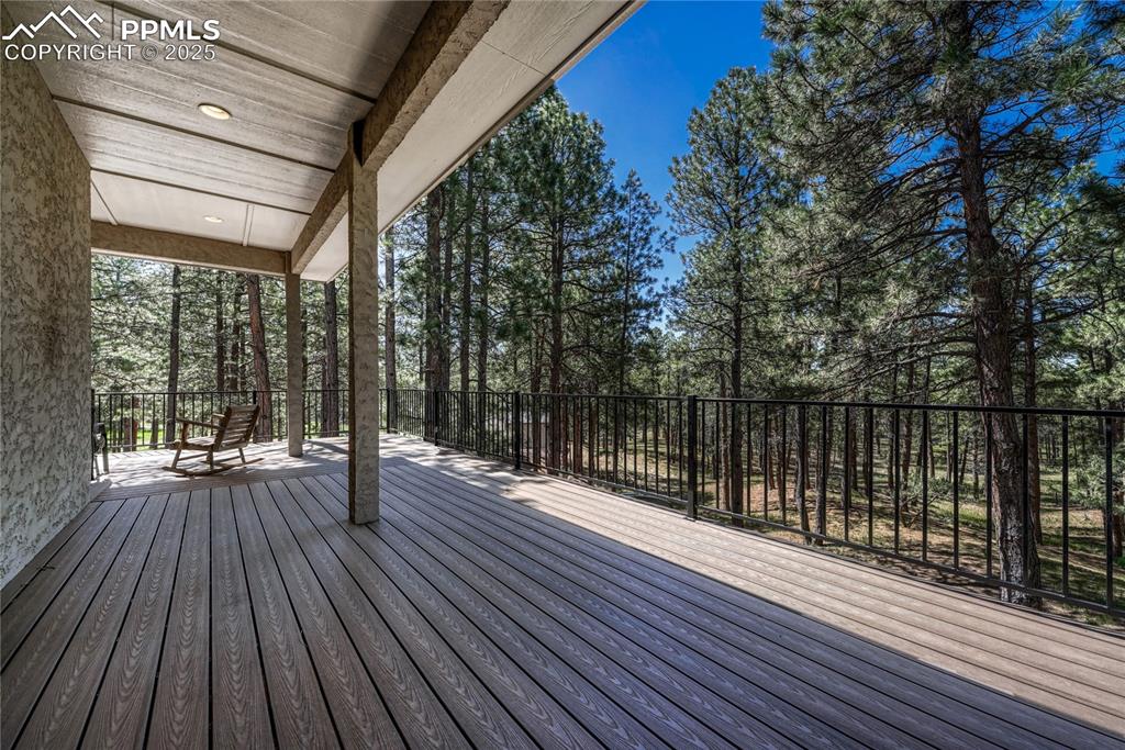 Image 45 of 50: Deck