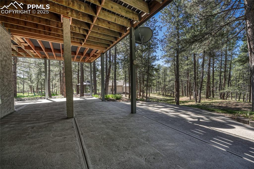 Image 46 of 50: Patio