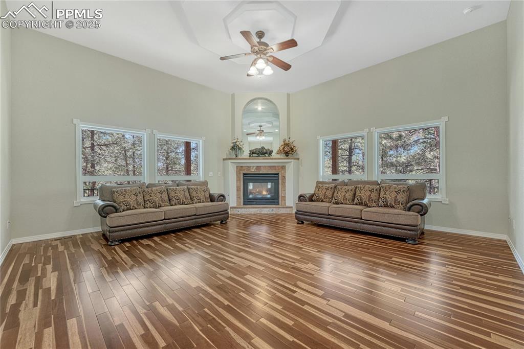 Image 5 of 50: Entry